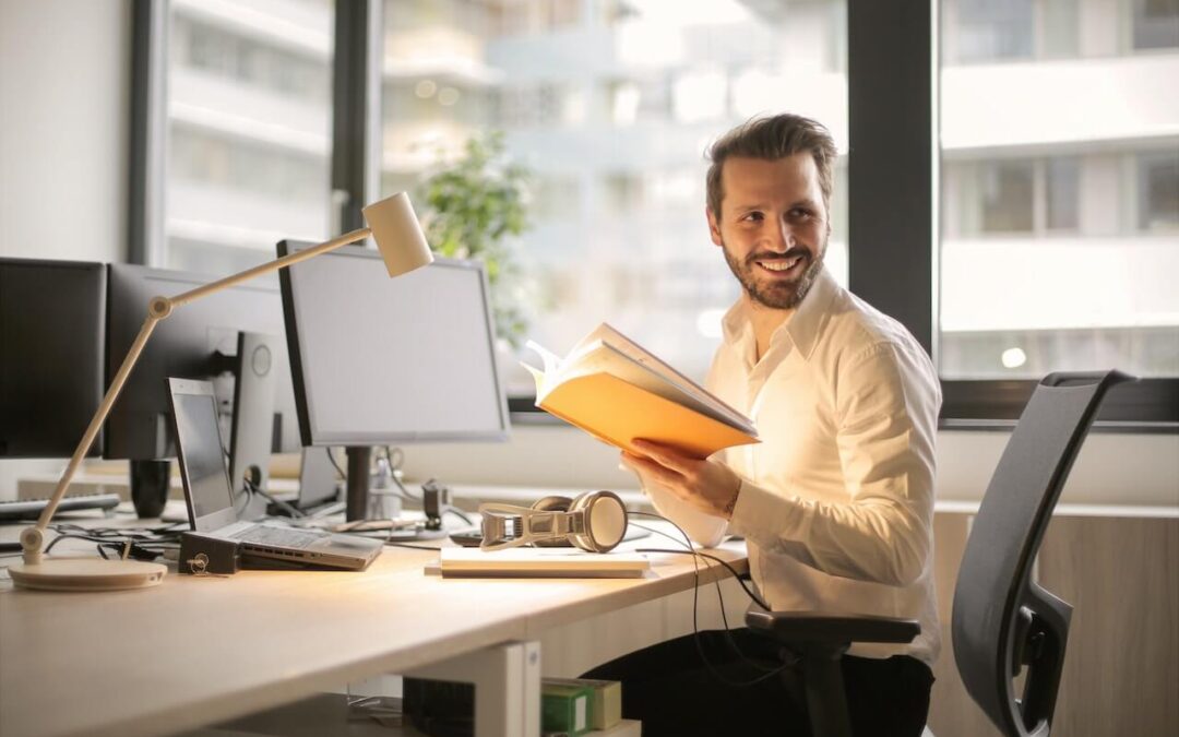 jeff lee, seo copywriter working at desk in Sydney?